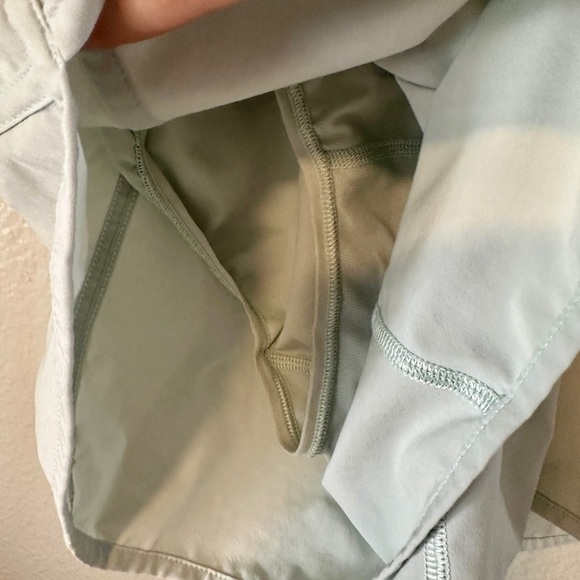 Lululemon Tracker Short V *4"
Island Mist size 6 run gym workout $68 lined - Picture 9 of 9